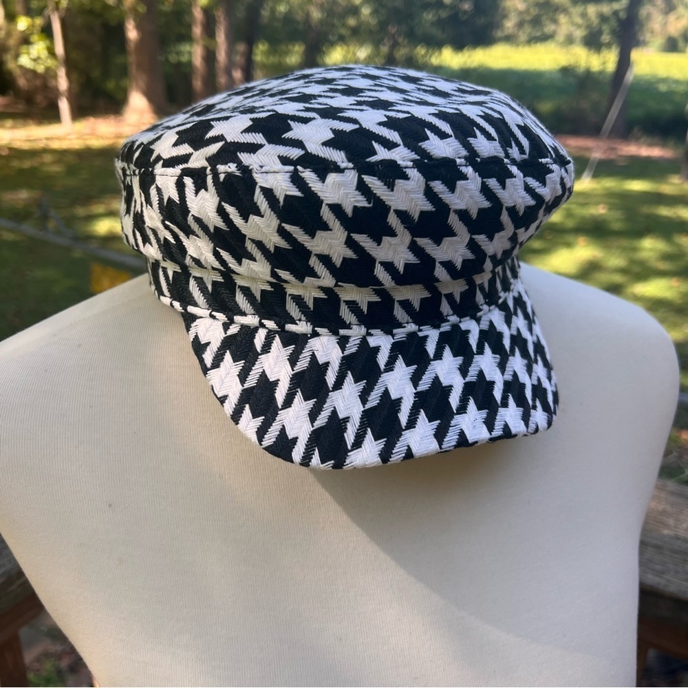 Houndstooth cabbie style hat - Picture 4 of 9